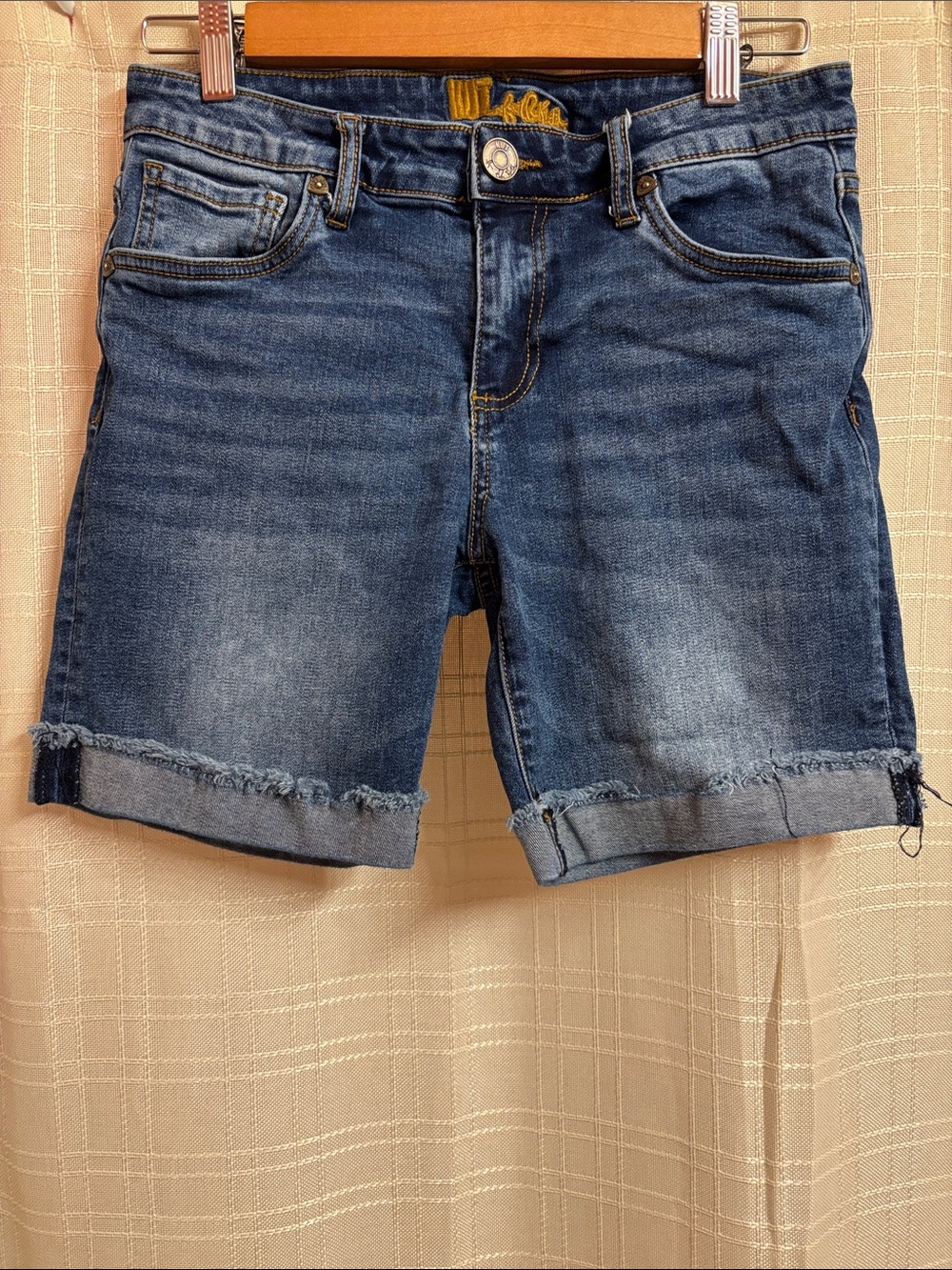 Kut from the cloth shorts women’s size 2 blue Katy Boyfriend Short cuffed frayed